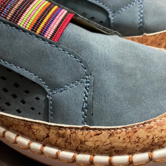 Ladies blue faux suede shoes. - Picture 10 of 10